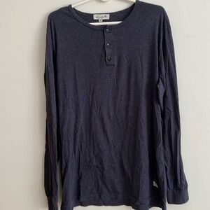 NWOT. Kinetix Casual Luxury. Men’s T-Shirt.